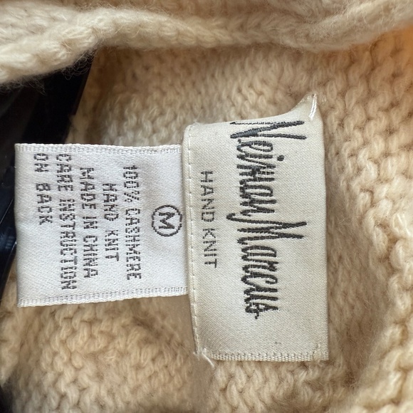 Neiman Marcus Cashmere Sweater - Picture 3 of 3